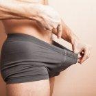  Luego de su lesión, apenas sobrevivieron 1,5 centímetros de su pene con fragmentos uretrales. 