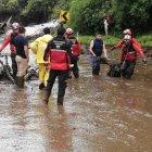  Hace una semana un vehículo con dos ocupantes fueron sepultados en un tramo de la parroquía Cuyuja. 