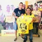  El pacto entre hincha y jugador se hizo el jueves 17 de octubre, cuando el delantero ‘canario’ visitó a su amigo para compartir un almuerzo. 