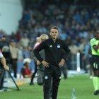  Último en su grupo en el torneo continental y séptimo en la LigaPro, el Bombillo es constantemente cuestionado, porque esta temporada la dirigencia armó un plantel como para aspirar a cosas mayores. 