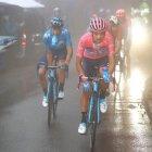  La Locomotora del Carchi, además de la fuerza en el ascenso, demostró seguridad en el descenso acompañado de lluvia y concluyó en el sexto lugar manteniendo el liderato del Giro. 