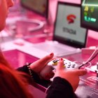  La nueva plataforma de Google permite el acceso a juegos en línea, a través de teléfonos móviles y computadoras. 