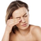  Hay quienes tratan de curarla aplicándose limón en los ojos, sin saber que ‘la cura’ puede resultar peor que la enfermedad. Lo aconsejable es visitar al oftalmólogo.  