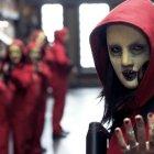  La primera temporada se dividió en dos partes y en Netflix recortaron la duración de los capítulos para ampliar el número de episodios. 