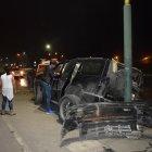  Por la fuerza del impacto uno de los vehículos terminó con la carrocería destruida. 