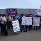  Personas apoyaron al Alcalde con pancartas.  