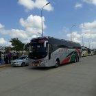  Las unidades se apostaron al costado de algunas vías.  