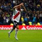   Gonzalo Martinez jugador del River Plate celebra la tercera anotación del equipo.  