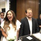  Total alegría en el día de su boda. 