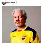  Así lo aseguró en una declaración a la prensa la canciller María Fernanda Espinosa. La naturalización le fue concedida el 12 de diciembre pasado. 