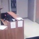  Un guardia aseguró haber visto un fantasma, pero nadie le creyó hasta que mostró los videos de las cámaras de seguridad. 