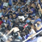  La Policía intervino entre los barristas durante los desmanes causados el pasado lunes.  