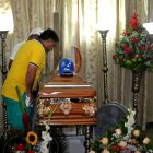  El cuerpo de Lorena Cardozo, de 21 años, fue velado con una gorra de su país.  