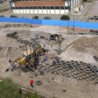  El “alma” de la pirámide está hecha de llantas y escombros. Será revestida con bloques de cemento y adobe.  