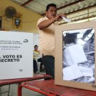  El próximo 24 de marzo los ecuatorianos elegirán a un total de 5.675 autoridades principales, entre las que figuran los titulares de las prefecturas, así como los alcaldes, concejales, y a los siete integrantes del CPCCS. 