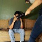  El pasado 21 d febrero, Anthony fue agredido supuestamente con una botella por conversar con una amiga. 