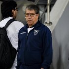  El seleccionador ecuatoriano, el colombiano Hernán Darío Gómez, reacciona antes de un encuentro amistoso entre Catar y Ecuador. 