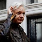  La comunicación con fundador de Wikileaks, asilado en la embajada ecuatoriana en Londres desde junio de 2012, se realizó mediante videoconferencia.  