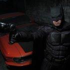  El artista que confeccionó los trajes de Ecuabatman no le cobró la mano de obra. Están hechos de fómix, goma eva, que es parecido al caucho, plástico, madera, tela y esponja. 