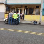  Los implicados intentaron huir en una motocicleta.  