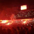  Las gradas lucieron color blanco en su totalidad porque los aficionados usaron sus mejores galas. Además no pararon de alentar y cantar a todo pulmón. 