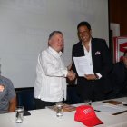  Matías Oyola, el Dr. Galo Martínez, vicepresidente de Granasa; José Cevallos, presidente del Barcelona; Carlos Alfaro Moreno y Máximo Banguera.   