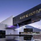  El edificio tiene el nombre del expresidente argentino Néstor Kirchner. 