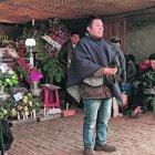  Bastante conmovido, Delfín Quishpe dijo unas palabras a quienes lo acompañaron en su dolor. 