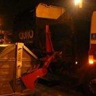  El retiro de los contenedores se cumple una ruta por noche utilizando 10 plataformas, cada una con una capacidad de carga de 12 contenedores, según EMASEO. 