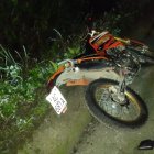  La motocicleta en la que se movilizaban terminó virada. 