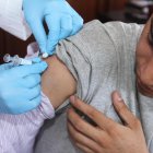  Referencial. Como parte de las acciones de prevención frente a la influenza en este territorio, se intensificó la vacunación en un 80% de la población durante enero. 