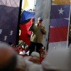  El presidente de Venezuela habla durante una manifestación para conmemorar el 26 aniversario de Hugo Chávez. 