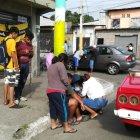  Vecinos y allegados de los pasajeros de la cooperativa Señor de los Milagros disco 42 están consternados.  