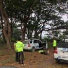  Al parecer los agentes inhalaron monóxido de carbono mientras estaban dentro del vehículo. Sin embargo, personal especializado tendrá que confirmar o descartar esa hipótesis. 