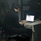  Los denominados incels, termino en inglés que significa célibes involuntarios, surgieron en foros de Internet expresando odio y rechazo hacia las mujeres.  