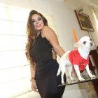  Betty Lu junto a Tuty, su compañera de cuatro patas. 