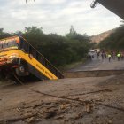  El vehículo llevaba a 30 pasajeros. 