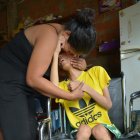  Un equipo médico del Ministerio de Salud Pública visitó a la familia cuyos niños padecen distrofia muscular progresiva y se comprometió a otorgarles asistencia dentro de su vivienda. 