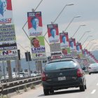  Publicidad electoral en el puente de la Unidad Nacional 
