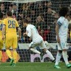  Ronaldo marcó en el minuto 97 tras la caída de Lucas Vázquez luego de una dudosa falta de Mehdi Benatia en el área chica.  