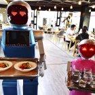 Imagen referencial. Robot camarero. 