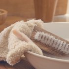  Su padre grabó el momento en que la puso a lavar la ropa, para luego publicarlo en Facebook. 