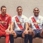  El estilo de la camiseta surgió de una que tuvo Liga en 1918.  