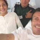  Al parecer en los días que el cronista de farándula estuvo internado por la cirugía de vesícula, su mamá colapsó y hoy enfrenta una neumonía, un fallo de riñón y una artrosis. 