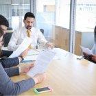  Existen unos ‘jueces’ imparciales que te ayudarán a evitar este largo trecho y te brindarán una vía menos ‘fregada’ para resolver tu problema laboral; hablamos de la mediación laboral.  