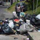  En el Comité del Pueblo el retiro de contenedores se ha convertido en un problema para los moradores. La basura se acumula en las calles. 