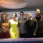  A partir de las 19:00, artistas nacionales e internacionales desfilarán por la alfombra roja. 