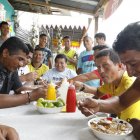  Con encebollado, los moradores de la 42 y la F planificaron  el evento. 