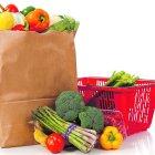  48 % del gasto es el que se realiza en las tiendas de barrio, bodegas y distribuidores. Le siguen mercados y ferias libres. 