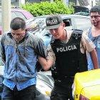  Secuencia que muestra cómo los delincuentes atacaron al ciudadano. Luego moradores del sector ayudaron en la captura de uno de ellos, que fue entregado a la policía. 